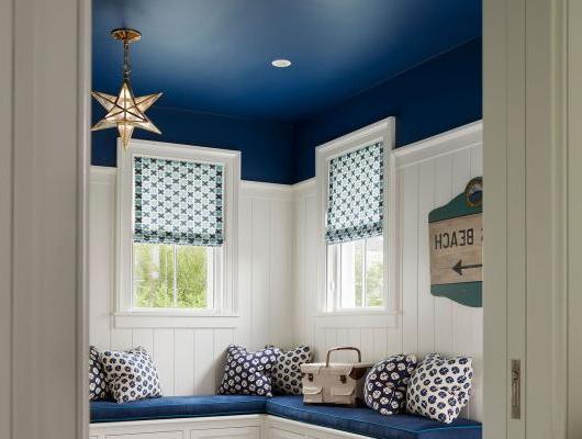 Nautical blue and white entryway designed by SLC内饰